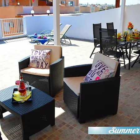 Central Anna Court Penthouse With 80m2 Veranda And Pool * Paralimni