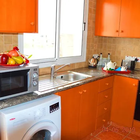 Central Anna Court Penthouse With 80m2 Veranda And Pool * Paralimni