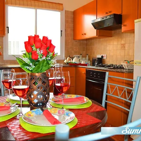 Central Anna Court Penthouse With 80m2 Veranda And Pool Apartament Paralimni