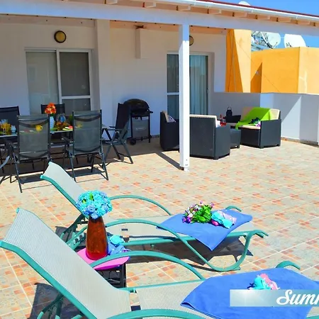 Central Anna Court Penthouse With 80m2 Veranda And Pool Paralimni