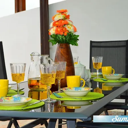 Central Anna Court Penthouse With 80m2 Veranda And Pool *