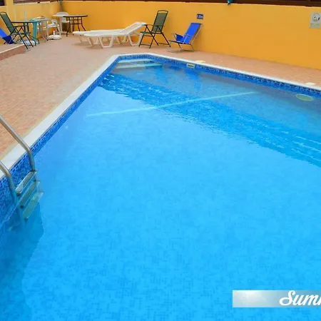 Central Anna Court Penthouse With 80m2 Veranda And Pool Apartamento Paralimni